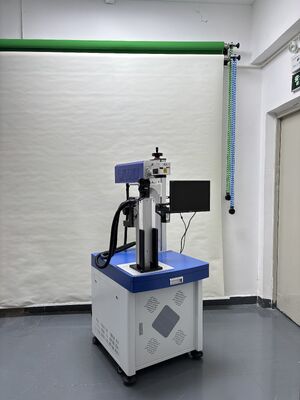 Buen precio Máquina de marcado láser de cuatro ejes de cinco lados con banco de trabajo de rotación de 360 ° y precisión de ± 0,01 mm para el grabado en ángulo completo en línea