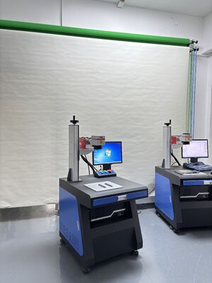 Bon prix Machine de marquage laser UV industrielle avec une précision de 0,01 mm et une lumière froide UV pour un marquage laser fibre durable en ligne